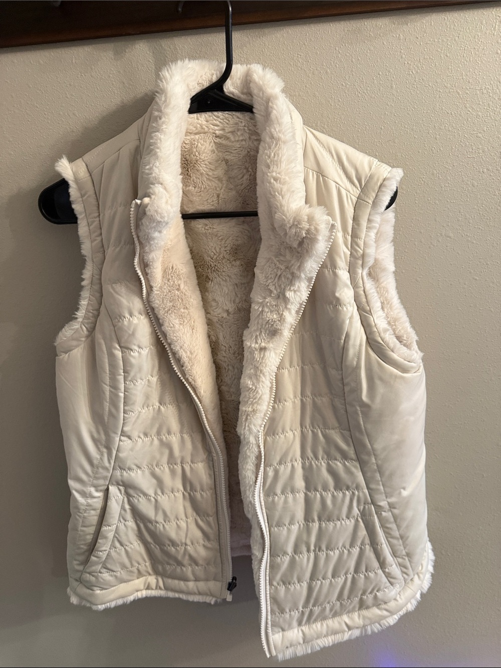 Reversible Women’s Vest - Cream